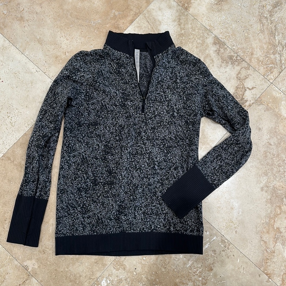 Lululemon pullover with thumb holes size 10
